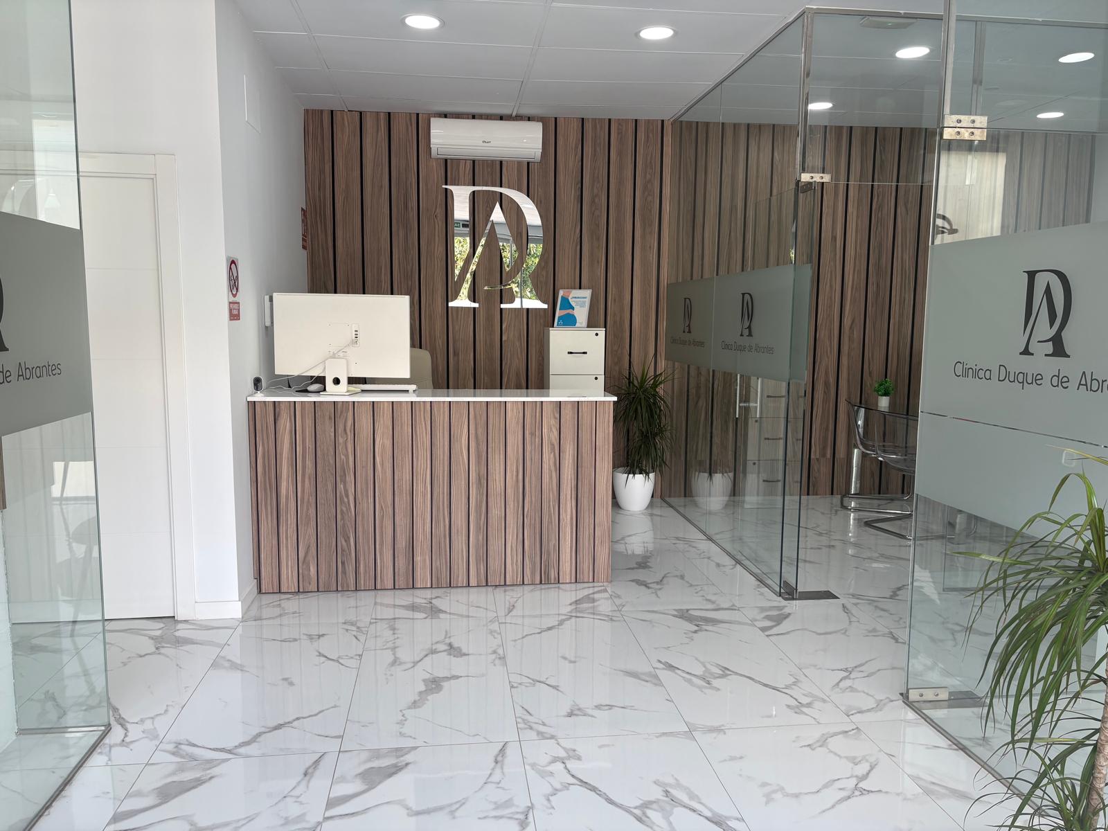 Recepción de la Clínica Duque de Abrantes en Jerez